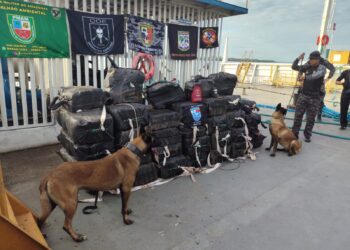 Polícia prende grupo com cerca de 1,7 tonelada de drogas, embarcações, 6 milhões de litros de petróleo e armas