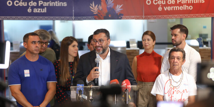 Parintins 2024: Wilson Lima reforça compromisso do Estado com a geração de emprego e renda em apresentação de aeronave temática da Azul