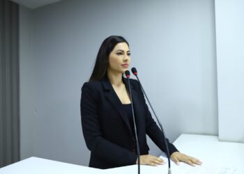 Brena Dianná reivindica implementação de projetos nas áreas de educação, saúde e esporte em Parintins