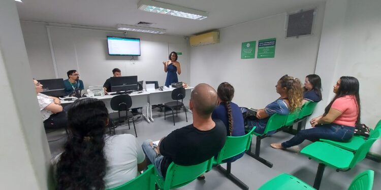 DPE-AM vai fazer levantamento socioeconômico de moradores de flutuantes do Tarumã-Açu 