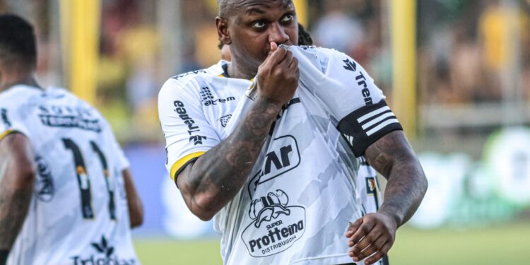 Série B: Amazonas FC enfrenta Chapecoense em Manaus; onde assistir