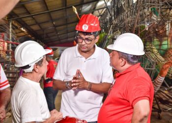 Secretário de Cultura elogia trabalho executado no galpão do Boi Garantido