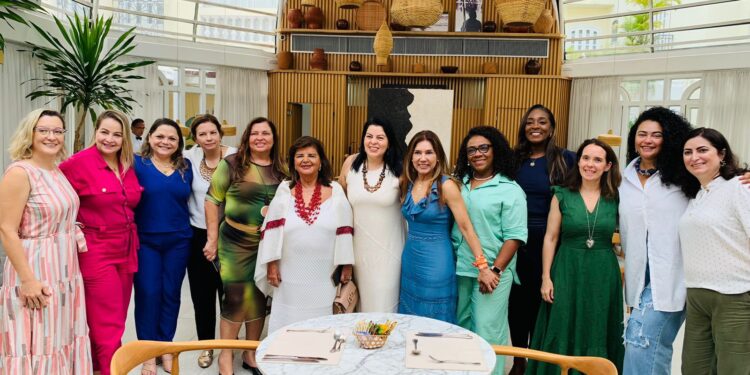 Em Manaus, empresária Luiza Trajano participa de evento do Grupo Mulheres do Brasil