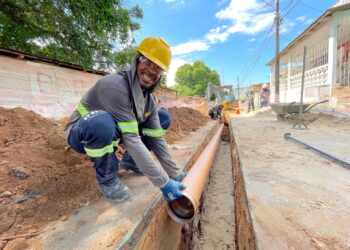 Rede de esgoto começa a ser implantada no bairro Petrópolis e irá beneficiar mais de 8,4 mil pessoas