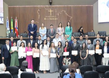 Auditores de Controle Externo do TCE-AM são homenageados em Sessão Especial na ALEAM