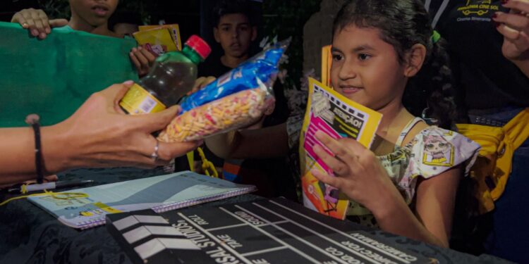 Projeto Cinema Itinerante Amazônia Cine Sol leva a sétima arte a Iranduba neste sábado