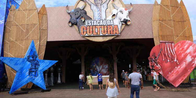 Parintins: Praça da Catedral recebe o 3º Circuito de Cultura com diversas atrações locais e nacionais