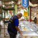 Procon-AM autua supermercado por venda de carne vencida e embalagens violadas