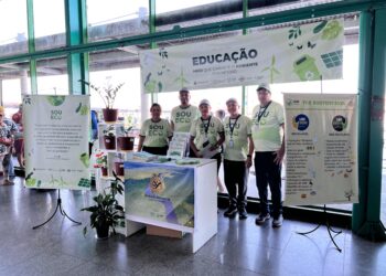 TCE-AM realiza ação de conscientização ambiental integrada entre portos de Manaus e Parintins