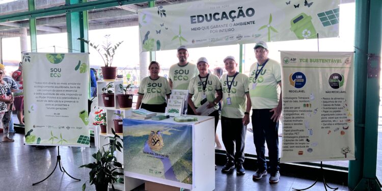 TCE-AM realiza ação de conscientização ambiental integrada entre portos de Manaus e Parintins