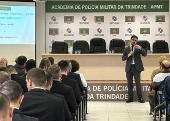 Defensor público do Amazonas conduz palestra durante encontro da Polícia Militar em Santa Catarina 