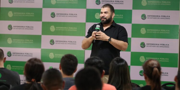 Assistida da DPE-AM relata que oficina ‘abriu o pensamento’ do ex-marido em relação à importância da convivência com a filha
