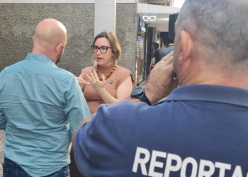 Endividamento das famílias brasileiras atinge níveis recordes devido ao uso excessivo de cartões de crédito