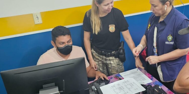 Famílias vítimas de incêndio em Nhamundá são atendidas em Delegacia Itinerante da Polícia Civil