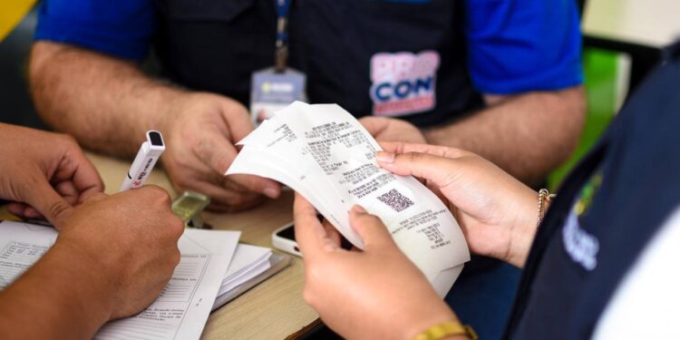 Procon-AM notifica 100 postos de combustíveis após alta no preço da gasolina