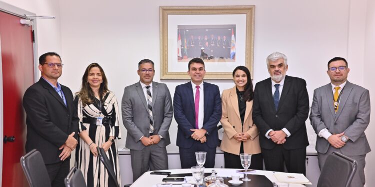Reunião entre TCE-AM e Associação dos Auditores debate desafios e soluções para o Controle Externo