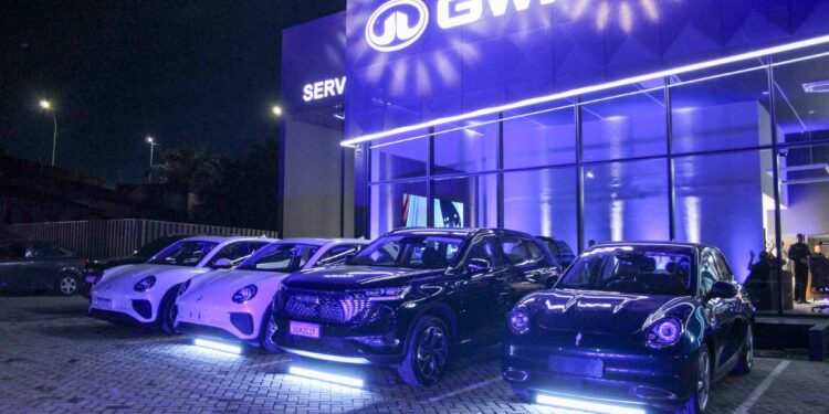 Sedecti destaca novos investimentos em inauguração de concessionária de carros elétricos e híbridos em Manaus