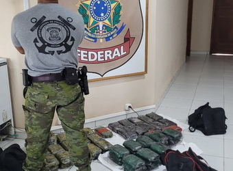 Polícia Federal apreende 77 kg de droga em embarcação no AM
