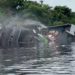 Bombeiros retomam buscas por vítimas em embarcação no rio Negro