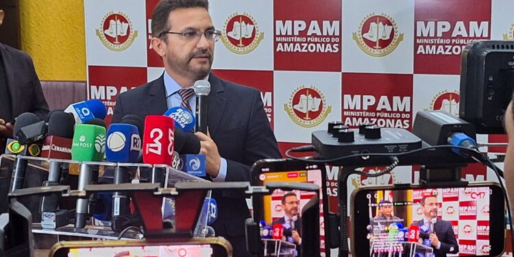 Operação do MP que investiga fraudes em licitações prende três pessoas, em Manaus