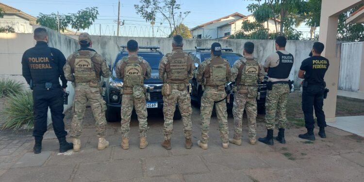 PF combate grupo criminoso em operação contra extração de ouro no Amazonas