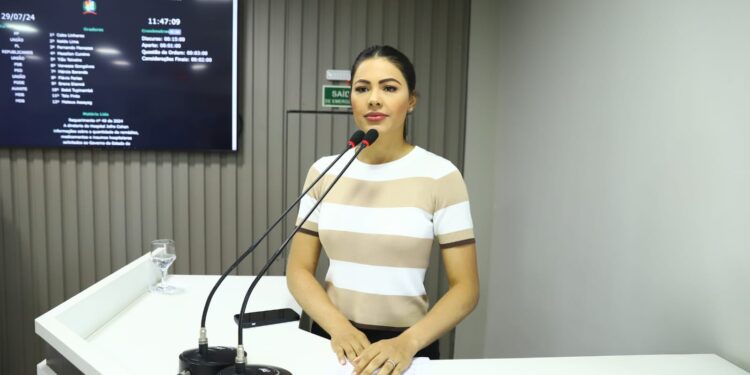 Desabamento de cobertura do anfiteatro Sila Marçal leva Brena Dianná a questionar entrega da obra