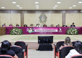 Conselheiro do TCE-AM prestigia Primeiro Fórum Judiciário de Combate à Violência Doméstica