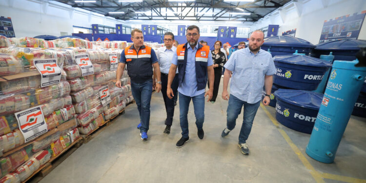 Governador Wilson Lima acompanha preparação de ajuda humanitária para municípios afetados pela estiagem
