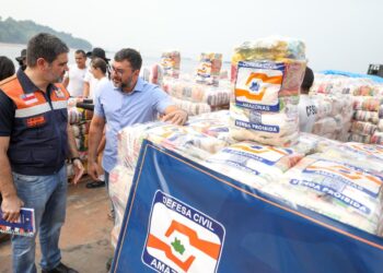 Governador Wilson Lima acompanha primeiro envio de ajuda humanitária para municípios já afetados pela estiagem