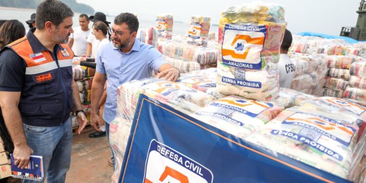 Governador Wilson Lima acompanha primeiro envio de ajuda humanitária para municípios já afetados pela estiagem