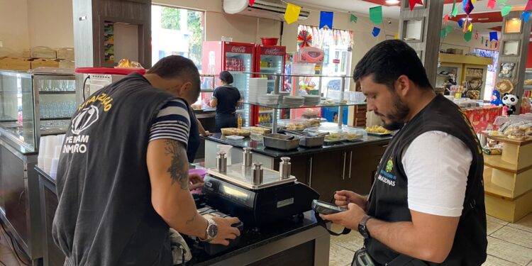 Operação Férias Escolares: Ipem-AM reprova balanças e notifica padarias e restaurantes em Manaus