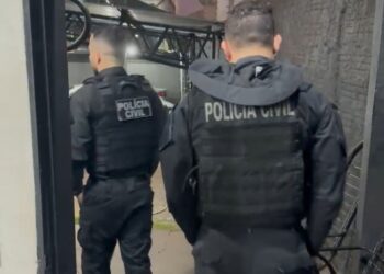 Polícias prendem ex-agente bancário por inserir dados de clientes em apostas eletrônicas