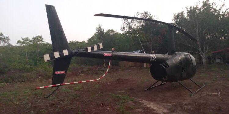 No Amazonas, polícias apreendem helicóptero e embarcação usados por traficantes