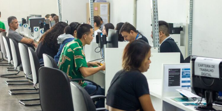 Sine Amazonas divulga 68 vagas de emprego para esta quinta-feira