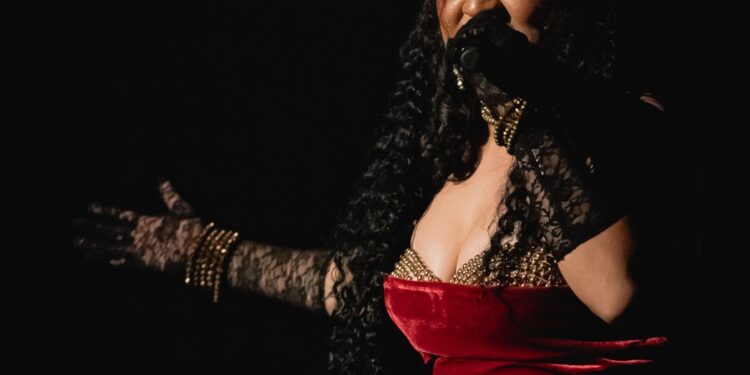 ‘Cabaré Chinelo – O Show’ abre programação de 10 anos da série Encontro das Águas