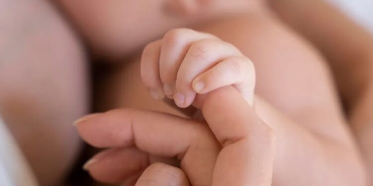 Agosto Dourado: Nutricionista explica os benefícios do leite materno para a mãe e bebê