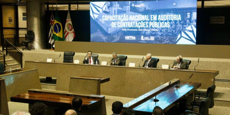 Auditores do TCE-AM participam de capacitação nacional em auditoria de contratações públicas