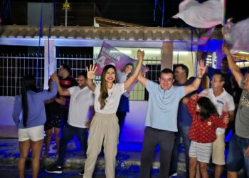 Eleições: Com adesivaço, Brena Dianná e Massilon Cursino iniciam a campanha em Parintins