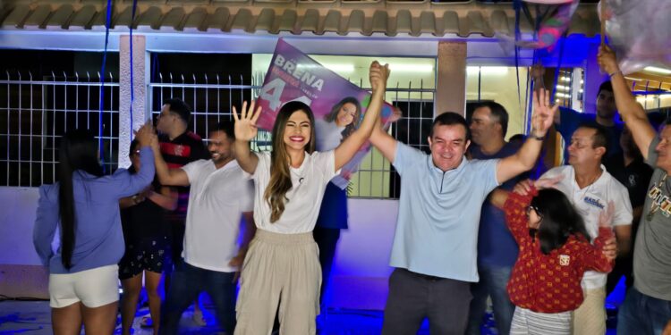 Eleições: Com adesivaço, Brena Dianná e Massilon Cursino iniciam a campanha em Parintins