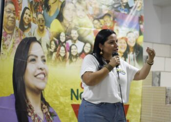 No coração do Coroado, Anne Moura inaugura comitê de campanha e intensifica divulgação eleitoral
