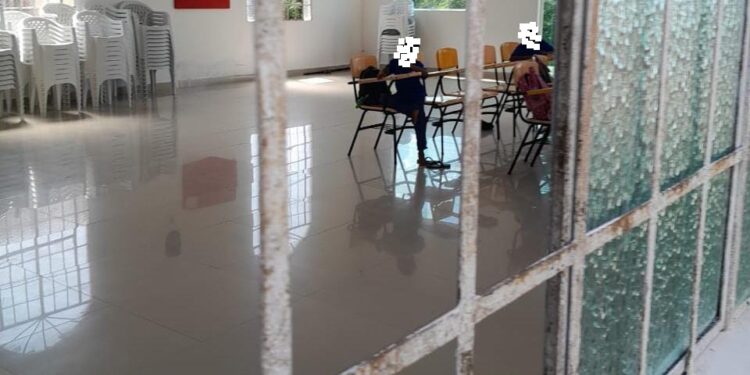 Sem escolas, crianças estudam em igreja localizada na zona rural de Alvarães