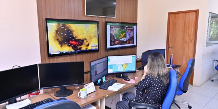 TCE-AM acompanha ações de combate às queimadas