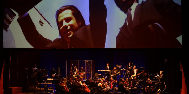 Espetáculo ‘Baré Fiction’ encanta público no Teatro Amazonas com homenagem às trilhas sonoras de Quentin Tarantino