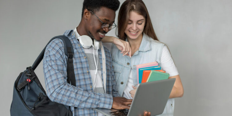 Serasa anuncia mais de 97 mil ofertas no Amazonas para estudantes negociarem suas dívidas com universidades