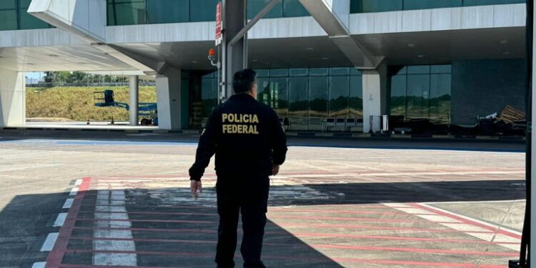 Polícia Federal prende mulher com mais de 16 quilos de drogas no aeroporto de Manaus
