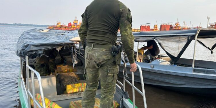 Polícias Federal, Civil e Militar apreendem mais de 2 toneladas de drogas no Amazonas