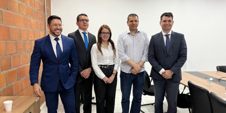 Defensoria do Amazonas obtém acordo que beneficia cerca de 300 servidores RDA