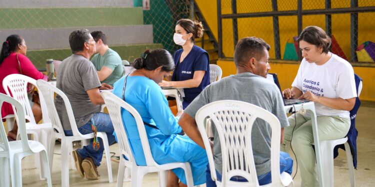 Defensoria Pública promove mutirão em Atalaia do Norte e firma acordo para remover famílias de área de risco