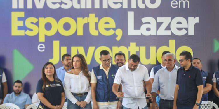 Governador Wilson Lima assina ordem de serviço para reforma do Estádio Carlos Zamith