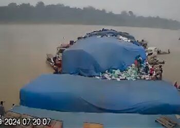 Balsa encalha no rio Madeira e acaba saqueada no Amazonas